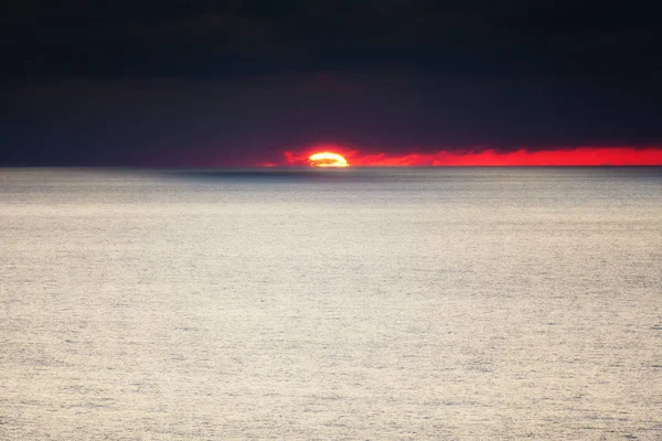 Zonsondergang in de zee — Stockfoto