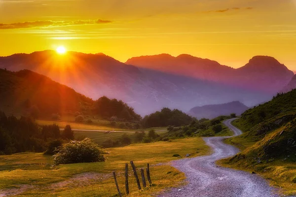 Camino en las Montañas — Foto de Stock