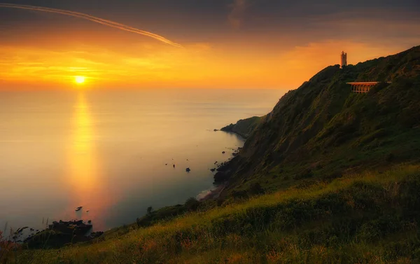 Gorliz deniz feneri günbatımı — Stok fotoğraf