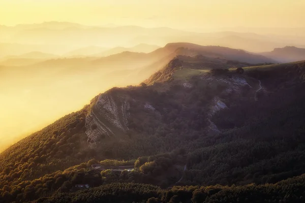 Arimekorta bergskedja i Gorbea — Stockfoto