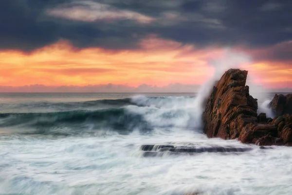 Wellen am Strand von Azkorri — Stockfoto