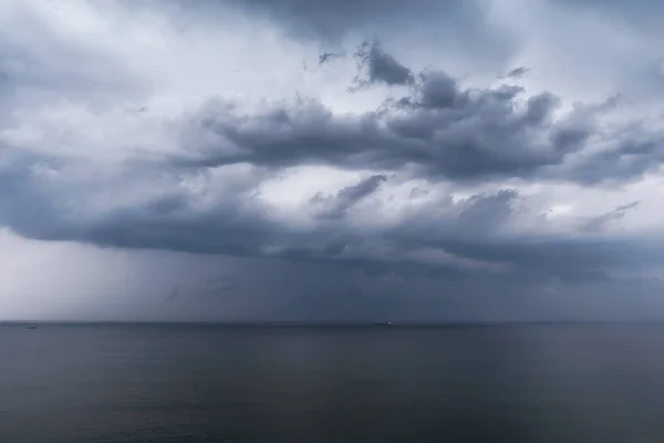 Stürmische Wolke über dem Meer — Stockfoto