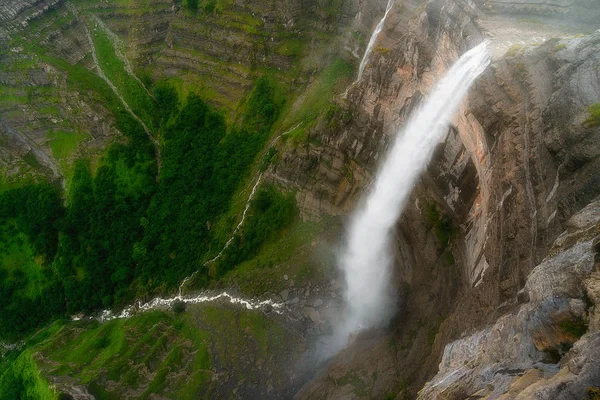 Nervion Flußquelle und Wasserfall — Stockfoto