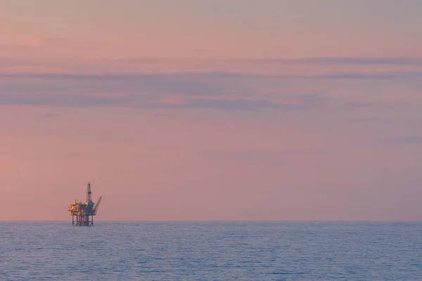 Plate-forme de forage pétrolier sur mer — Photo