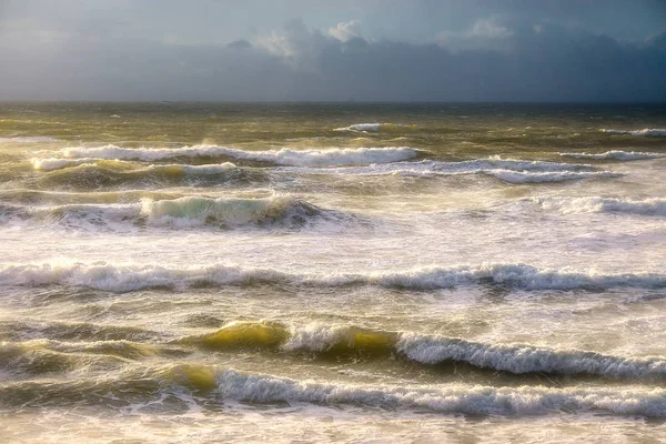 Rough sea with waves breaking — Stock Photo, Image