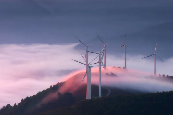 Energia renovável com turbinas eólicas — Fotografia de Stock