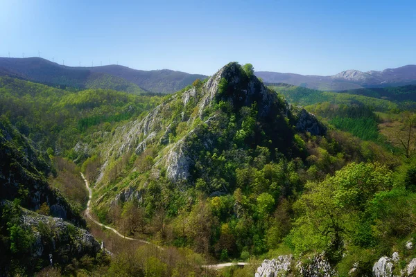 Горный пик Айцабаль в природном парке Айзкорри. Гипускоа, Баску — стоковое фото