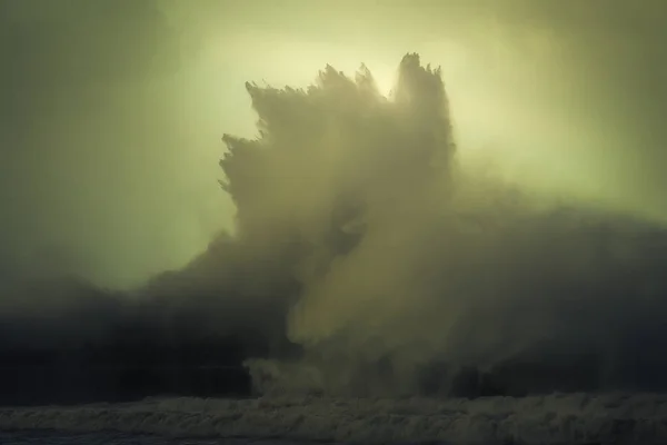 Big wave breaking — Stock Photo, Image