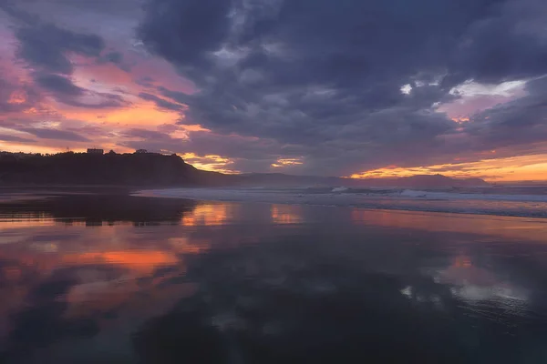 Pôr do sol em Sopelana com céu bonito — Fotografia de Stock