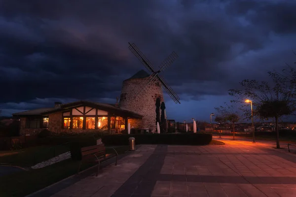 Aixerrota kvarn i La Galea, Getxo vid skymningen — Stockfoto