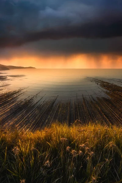 Sakoneta 海滩在 Zumaia 与理石 — 图库照片