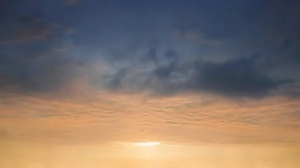 Achtergrond Van Mooie Coudscape Bij Zonsondergang — Stockfoto