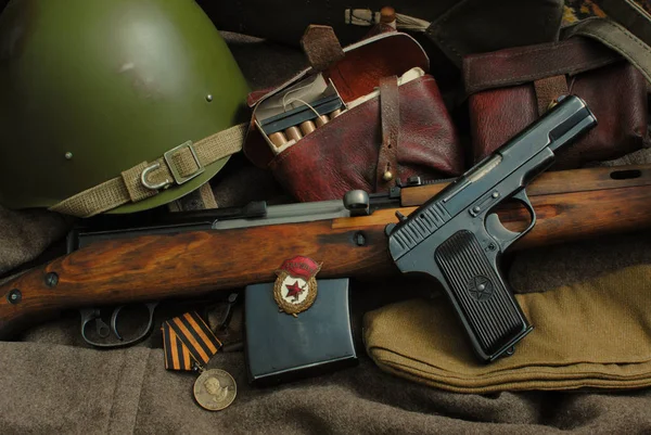 Equipo militar y armas de fuego . Fotos de stock libres de derechos