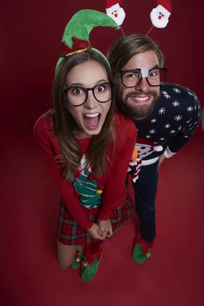 Retrato de pareja en ropa de Navidad —  Fotos de Stock