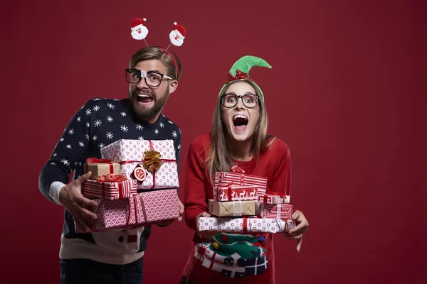 Pareja de nerds posando en estudio — Foto de Stock