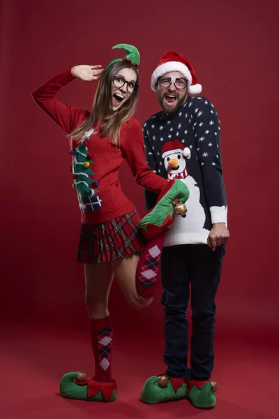 Couple of nerds posing in studio — ストック写真