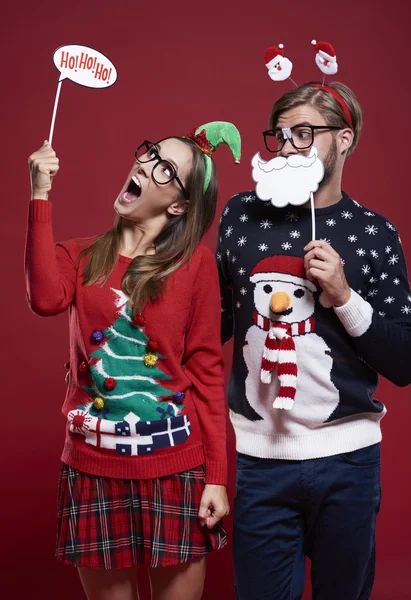 Pareja loca con cardigans divertidos — Foto de Stock