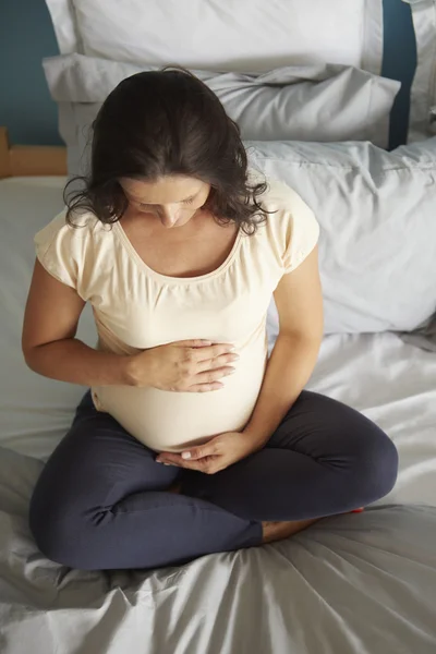 Visão de alto ângulo na mulher grávida — Fotografia de Stock