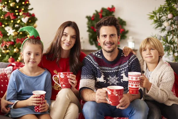 Mother father son and daughter at home — Stock fotografie