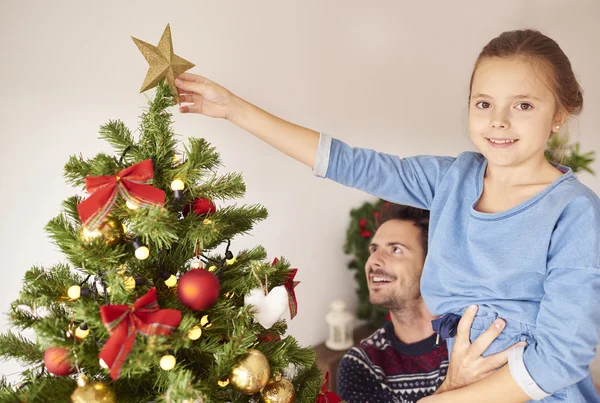 Little girl spending Christmas with daddy — ストック写真