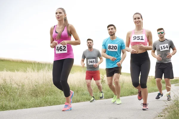 Young people take participation in the marathon — Stockfoto