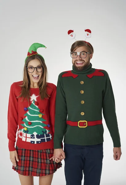 Joyeux couple en vêtements de Noël — Photo