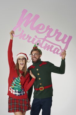 Renkli Noel Kazaklar komik tatil kavramı içinde insanlarda
