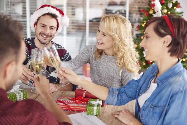 Arbeiter feiern Weihnachten — Stockfoto