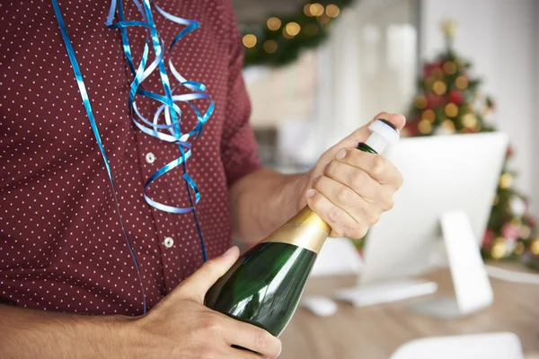 Aus nächster Nähe auf einer Flasche Champagner — Stockfoto