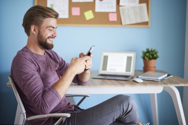  Genç adam serbest meslek