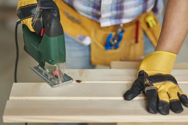 Carpenter doing woodwork — ストック写真