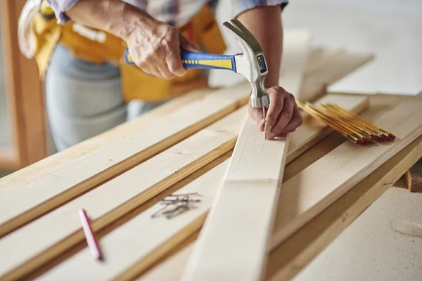 Carpenter doing woodwork — Stock Photo, Image