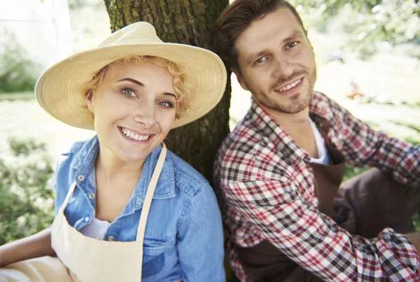 Couple of farmers have a rest — Stock Photo, Image