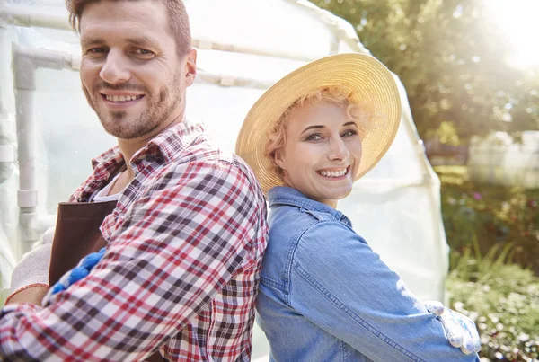 kadın ve erkek gülümseyen