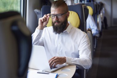 Trende genç işadamı 