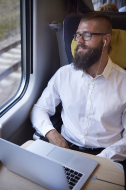 Trende genç işadamı 