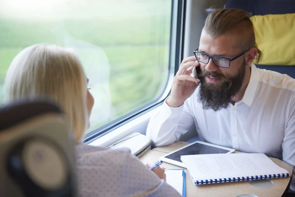 Geschäftsleute auf Geschäftsreise — Stockfoto