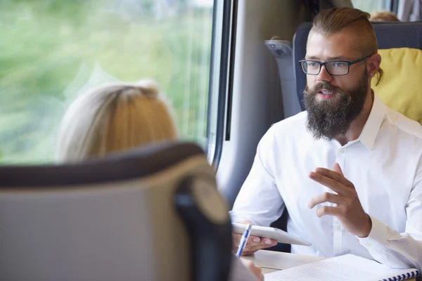 Geschäftsleute auf Geschäftsreise — Stockfoto