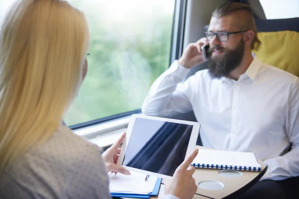 Geschäftsleute auf Geschäftsreise — Stockfoto