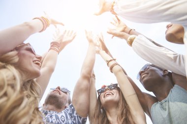 gençlerin müzik festivalinde eğlen