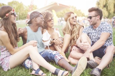 gençlerin müzik festivalinde eğlen