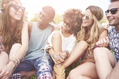 gençlerin müzik festivalinde eğlen