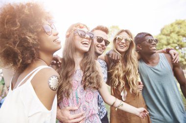 gençlerin müzik festivalinde eğlen