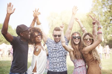 gençlerin müzik festivalinde eğlen