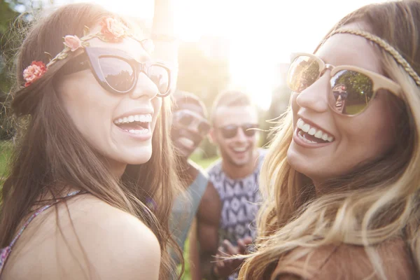 Friends on music festival — Stock Photo, Image