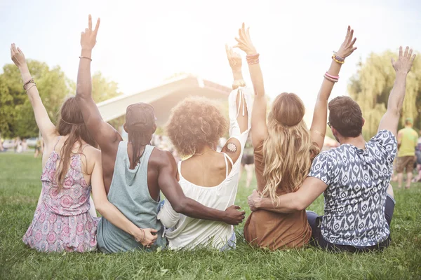 Friends on music festival — Stock Photo, Image