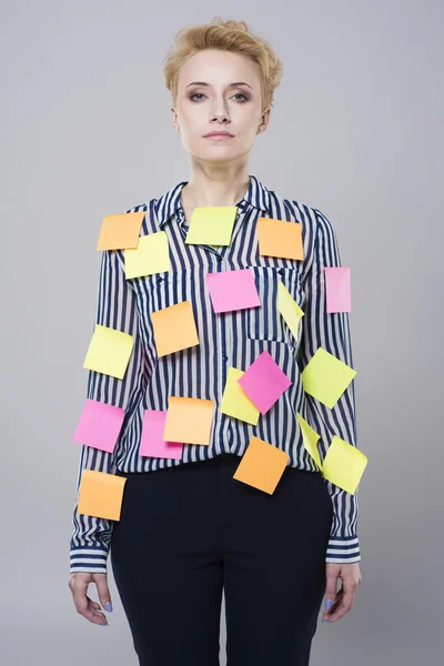 Affärskvinna trött på att behöva mycket arbete — Stockfoto