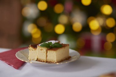 Peynirli kek ve Noel ağacı içinde belgili tanımlık geçmiş