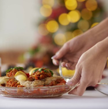 Lezzetli Yunan tarzı Balık plaka üzerinde