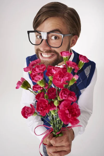 Drôle nerd posant en studio — Photo